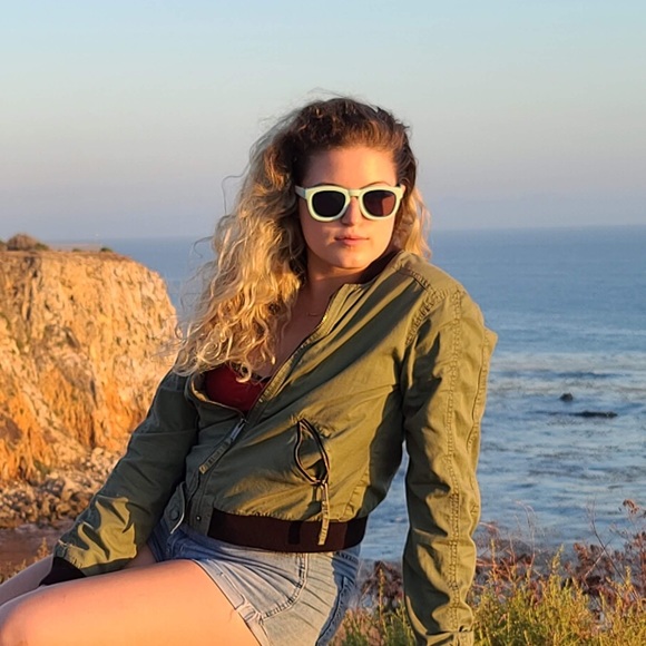 Meet your Posher, Alex - Picture 1 of 1